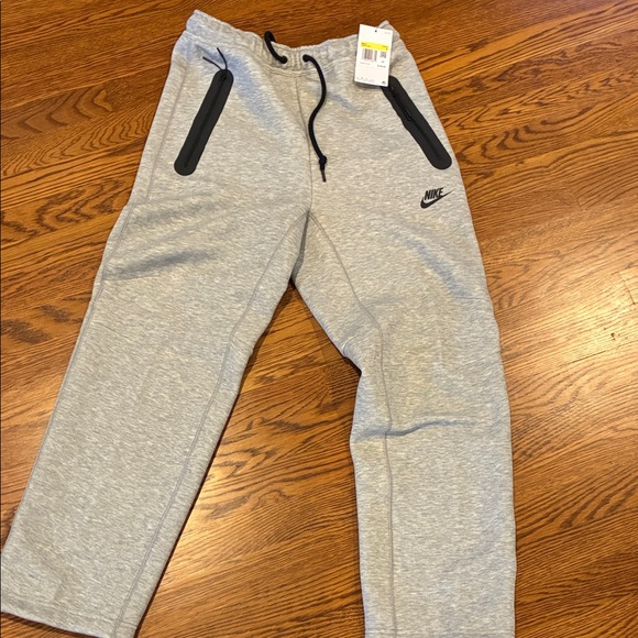 Nike Mens Light Gray Joggers with Black Accents - Picture 1 of 4